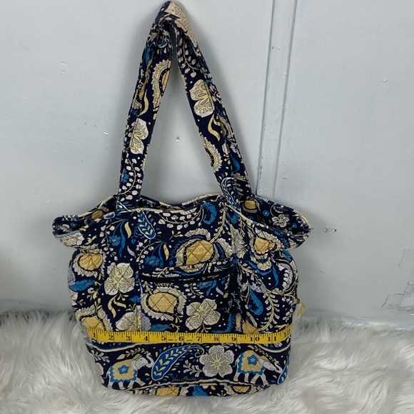 Vera Bradley Bag. - Picture 3 of 8